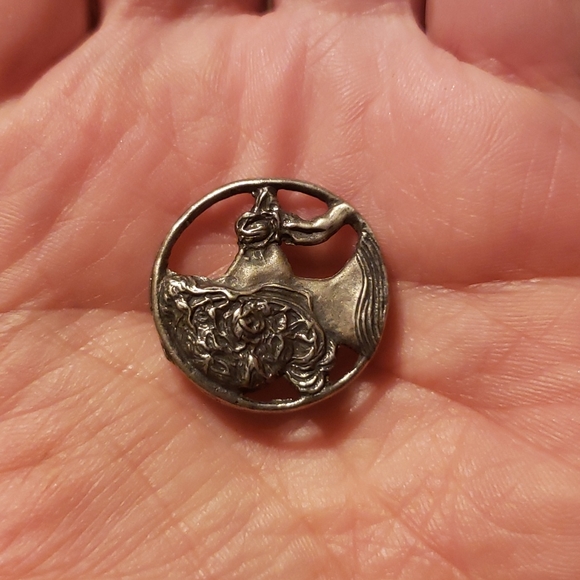 Antique Art Nouveau lady w/flower pendant or pin 😍🥰 - Picture 7 of 9